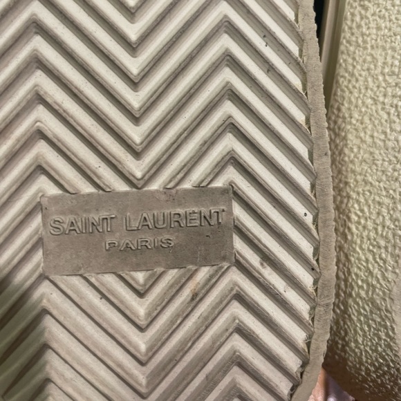 Saint Lauren LIKE NEW with box! Perfect for fall! - Picture 7 of 8